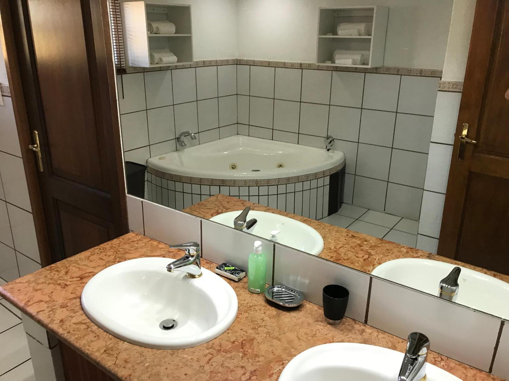 Greenwoods Self-Catering Претория Екстериор снимка